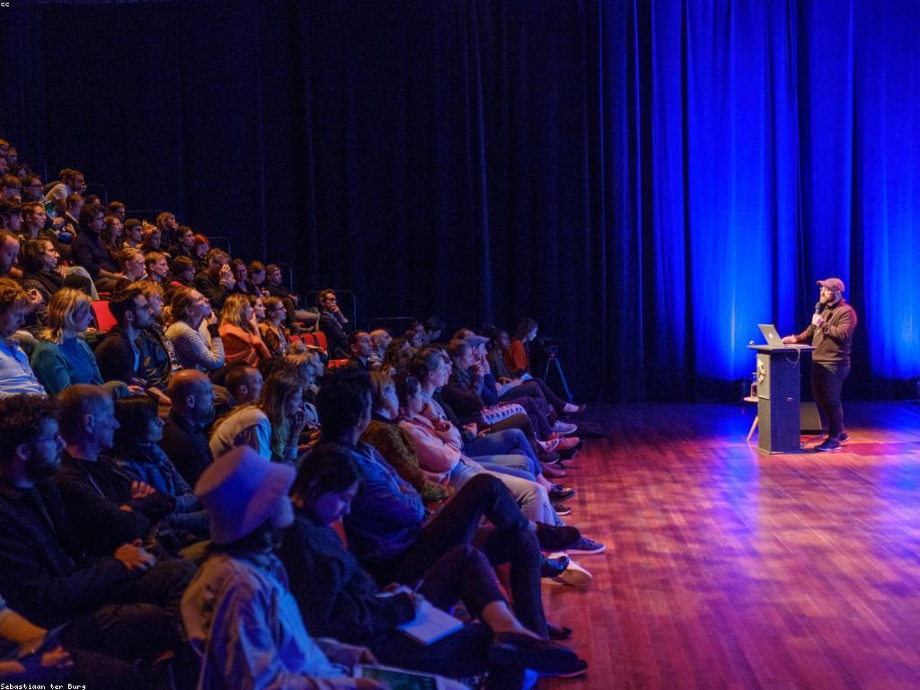 ព័ត៌មានព័ត៌មាន: ការអភិវឌ្ឍន៍នៃព័ត៌មានសង្គម